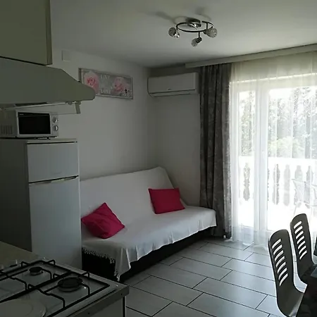 With A Parking Space - 15292